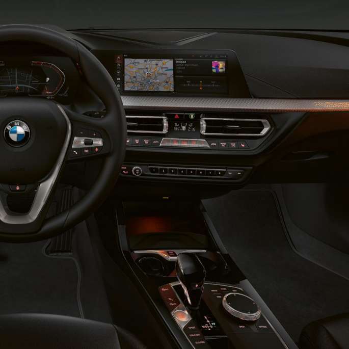 Interior trim finishers 'Illuminated Nice'. BMW 1 Series Model Luxury Line, interior trim finishers 'Illuminated Nice'.