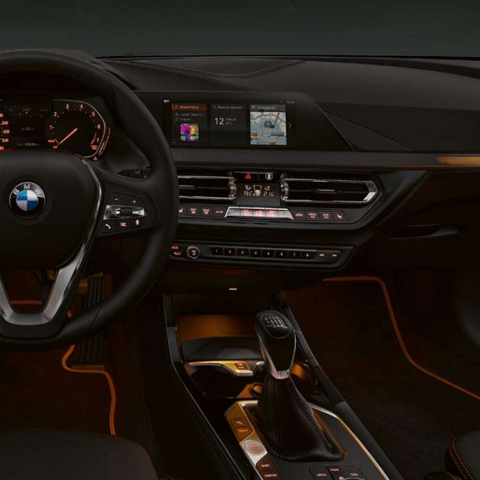 Interior trim finishers 'Illuminated Berlin'. BMW 1 Series Model Sport Line, interior trim finishers 'Illuminated Berlin'.