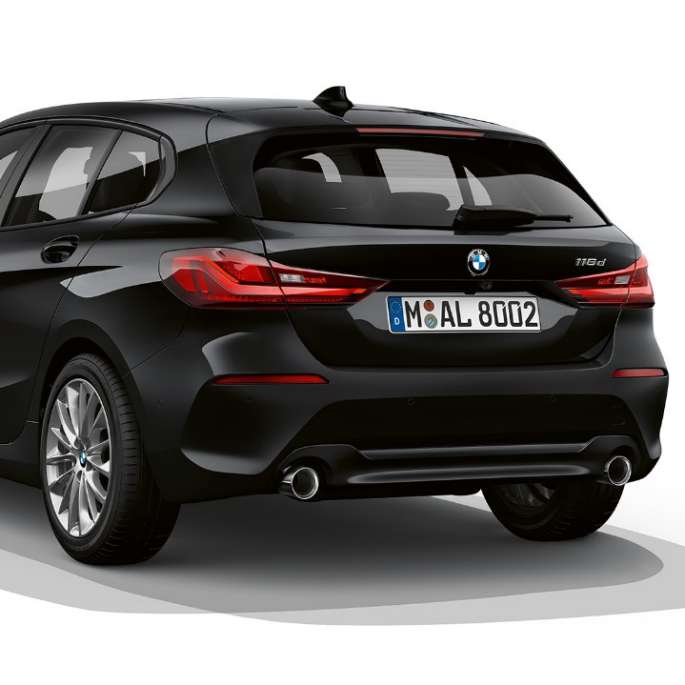 BMW 1 Series Model Advantage, three-quarter front. BMW 1 Series Model Advantage in Black, studio shot three-quarter rear.