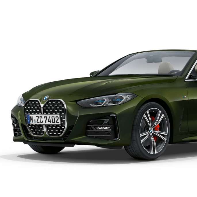 Three-quarter front view BMW 4 Series Convertible Model M Sport G23 2020 BMW 4 Series Convertible G23 2020 Model M Sport Sanremo Green metallic three-quarter front view