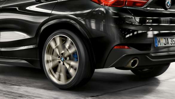 BMW xDrive BMW X2 M35i (F39) BMW xDrive BMW X2 M35i (F39) Sapphire Black metallic close-up rear