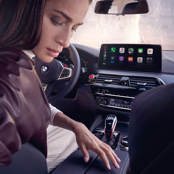BMW M5 Competition F90 LCI Facelift 2020 cockpit BMW M5 Competition F90 LCI Facelift 2020 interior cockpit woman in the driver’s seat
