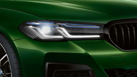 BMW M550i xDrive Sedan with BMW Laserlight G30 LCI Facelift 2020 close-up front BMW M550i xDrive Sedan with BMW Laserlight G30 LCI Facelift 2020 BMW Individual Verde Ermes metallic close-up front