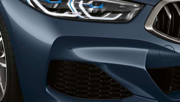 Air inlets of the M Aerdodynamics package. BMW M850i xDrive Coupé in Barcelona Blue metallic with M Aerdodynamics package, air inlets.