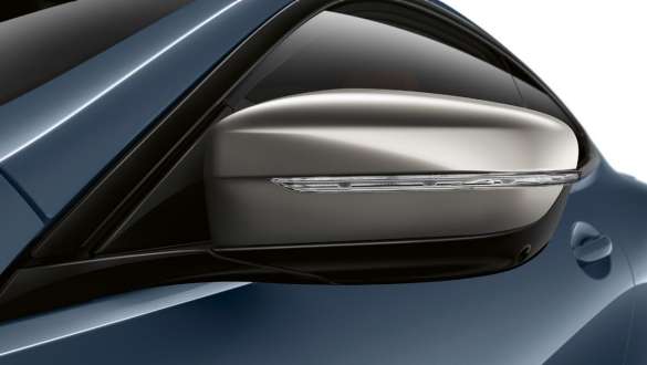 Mirror cap in Galvanic Cerium Grey. BMW M850i xDrive Coupé in Barcelona Blue metallic, mirror cap in Galvanic Cerium Grey.