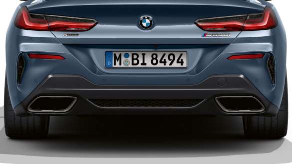 Tailpipes left and right. BMW M850i xDrive Coupé with tailpipes left and right.
