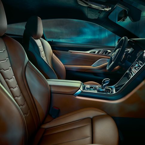 BMW M850i xDrive Coupé, interior. BMW M850i xDrive Coupé, interior with multifunctional seats in BMW Individual extended leather 'Merino' Tartufo/Black.