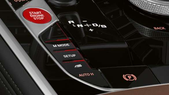 M Mode button on the centre console BMW M8 Coupé F92 LCI Facelift 2022 BMW M8 Coupé F92 LCI Facelift 2022 M Mode close-up button on the centre console