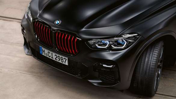 BMW double kidney with bars in Chili Red BMW X5 Edition Black Vermilion G05 2021 BMW double kidney with bars in Chili Red BMW X5 Edition Black Vermilion G05 2021