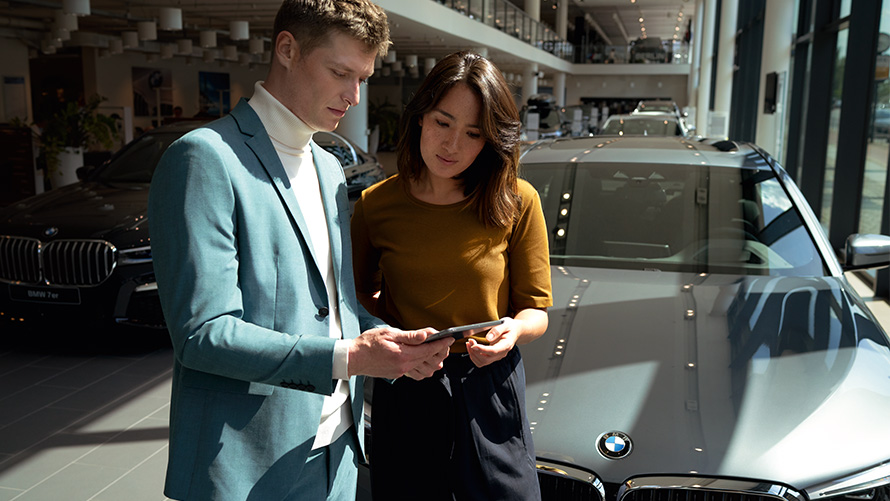 BMW employee advises a customer