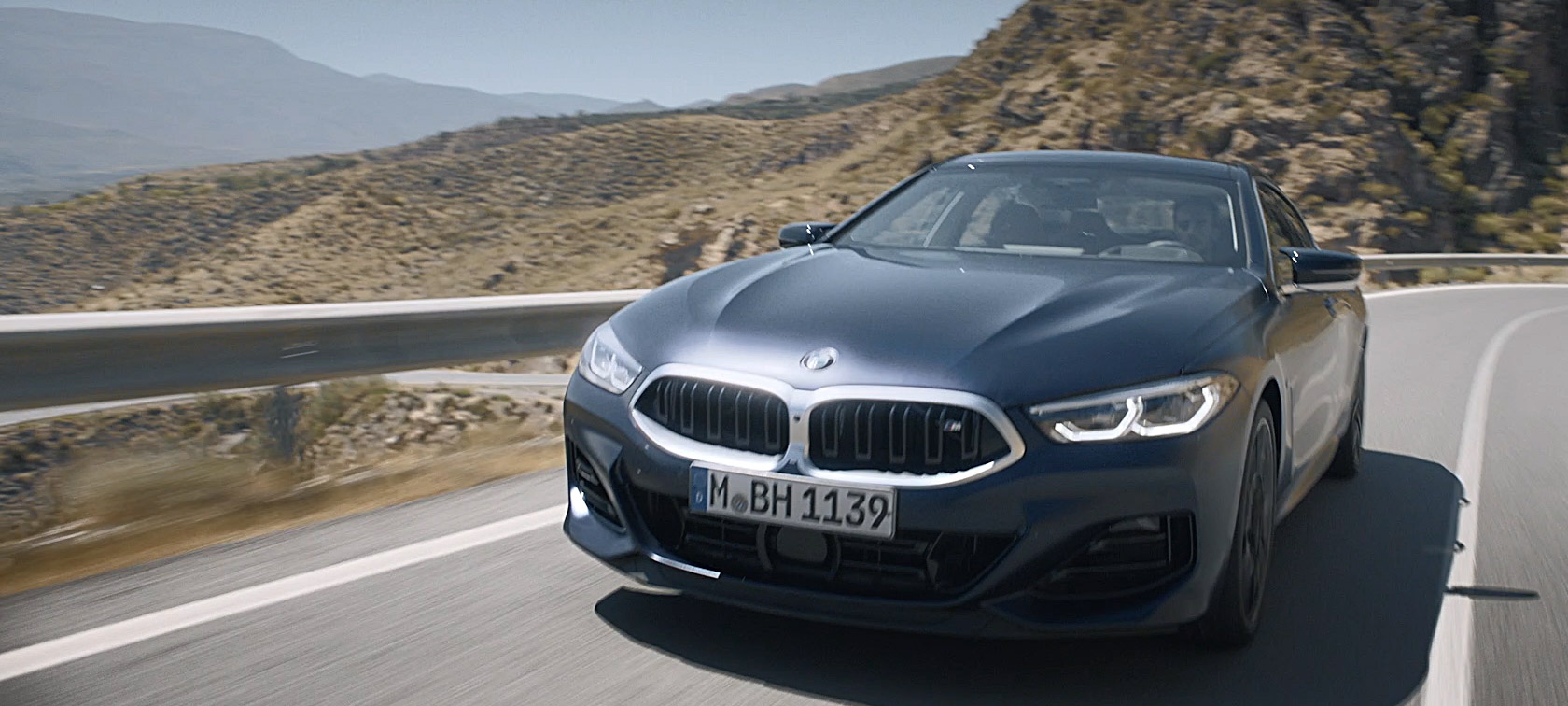 BMW 8 Series Gran Coupé G16 LCI Facelift 2022 driving dynamics in the video