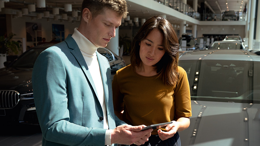 BMW employee advises a customer