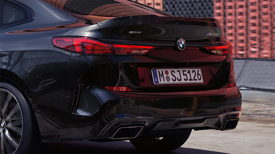 Athletic rear section BMW M235i xDrive Gran Coupé F44 2020 Black Sapphire metallic three-quarter rear view