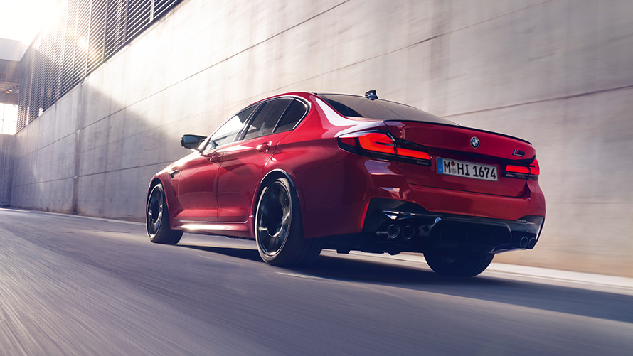 BMW M5 Competition F90 LCI Facelift 2020 three-quarter front view BMW M5 Competition F90 LCI Facelift 2020 BMW Individual Imola Red three-quarter front view with man