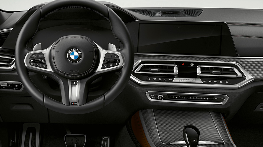 M leather steering wheel BMW X5 M50i and M50d G05 2018 SUV cockpit