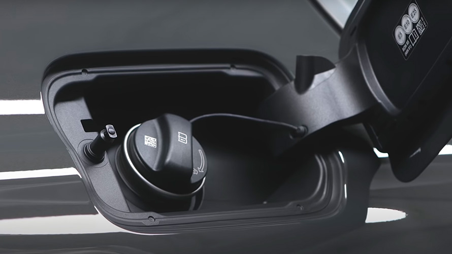 BMW X5 G05 BMW plug-in hybrid fuel cap close-up