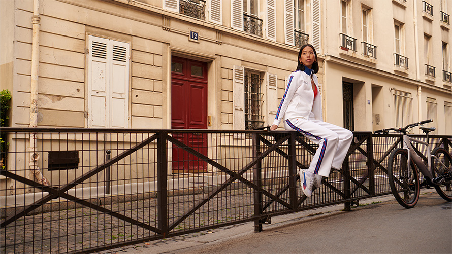 BMW Lifestyle Lookbook BMW E-Bike and BMW M Motorsport outfit