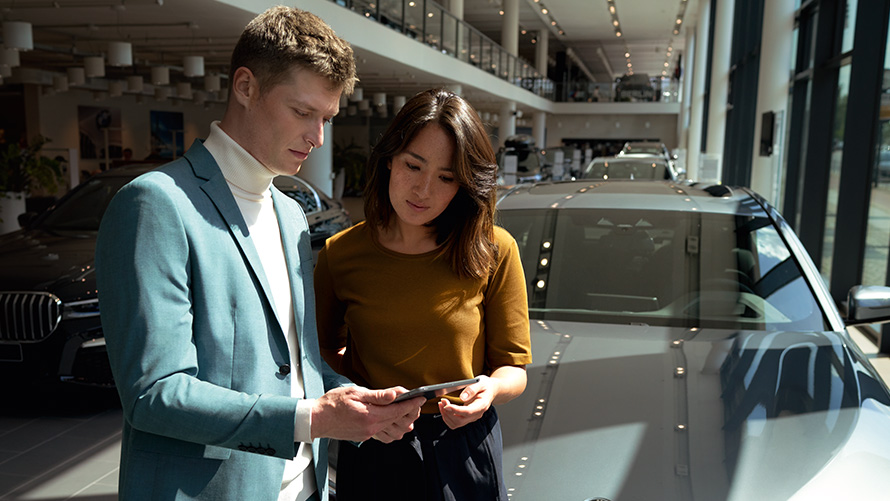 BMW Service Inclusive BMW Service Inclusive man and woman at the BMW dealer